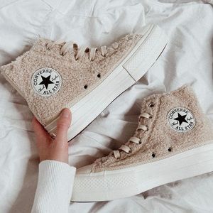 Chuck Taylor Cozy Club Converse